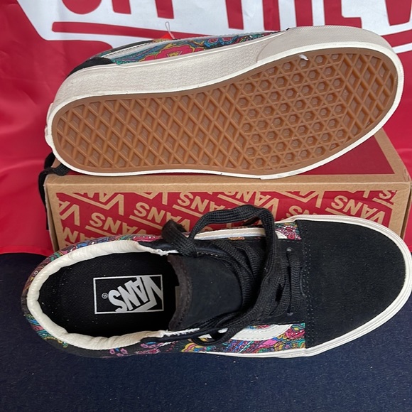 Vans Old Skool
Paisley Bloom Black
VNOA7Q5MBLK
WMNS Platforms - sneakers - Picture 4 of 16
